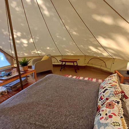 Camping Etang Du Camp Senergues Esterno foto