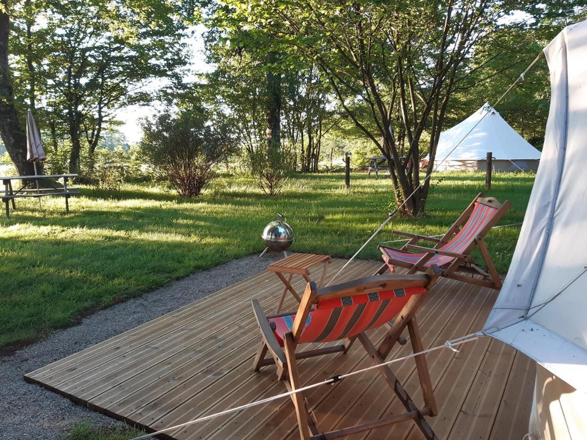 Camping Etang Du Camp Senergues Esterno foto