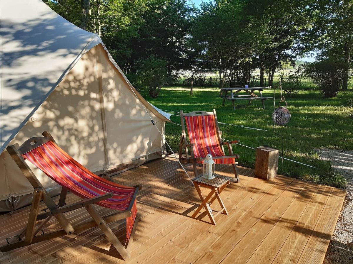 Camping Etang Du Camp Senergues Esterno foto