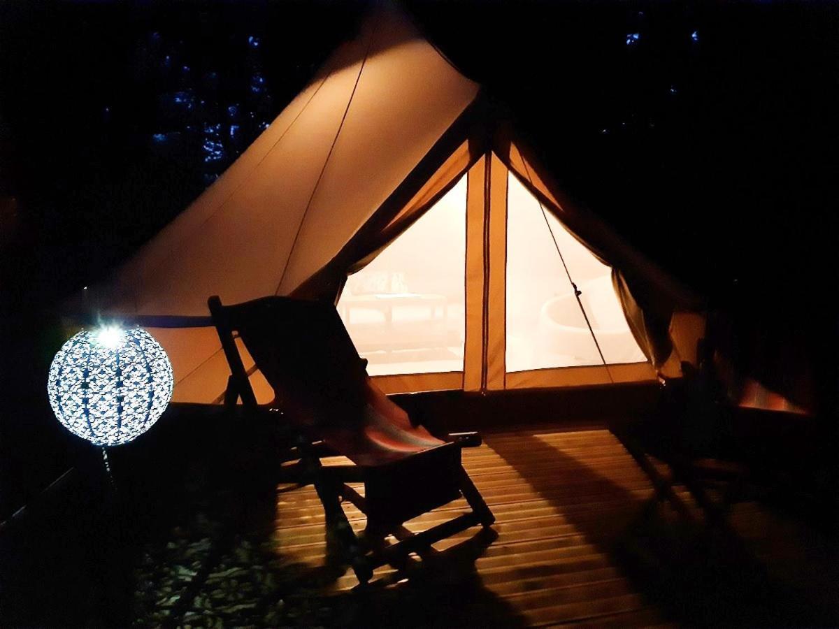 Camping Etang Du Camp Senergues Esterno foto