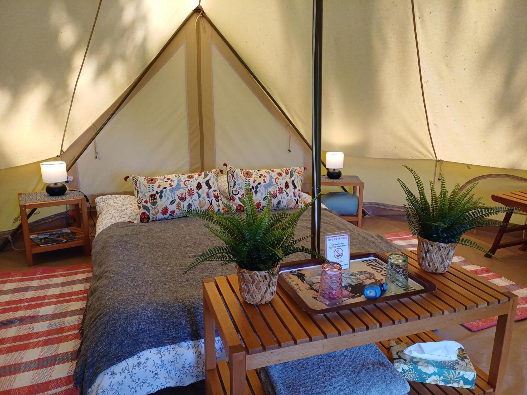 Camping Etang Du Camp Senergues Esterno foto