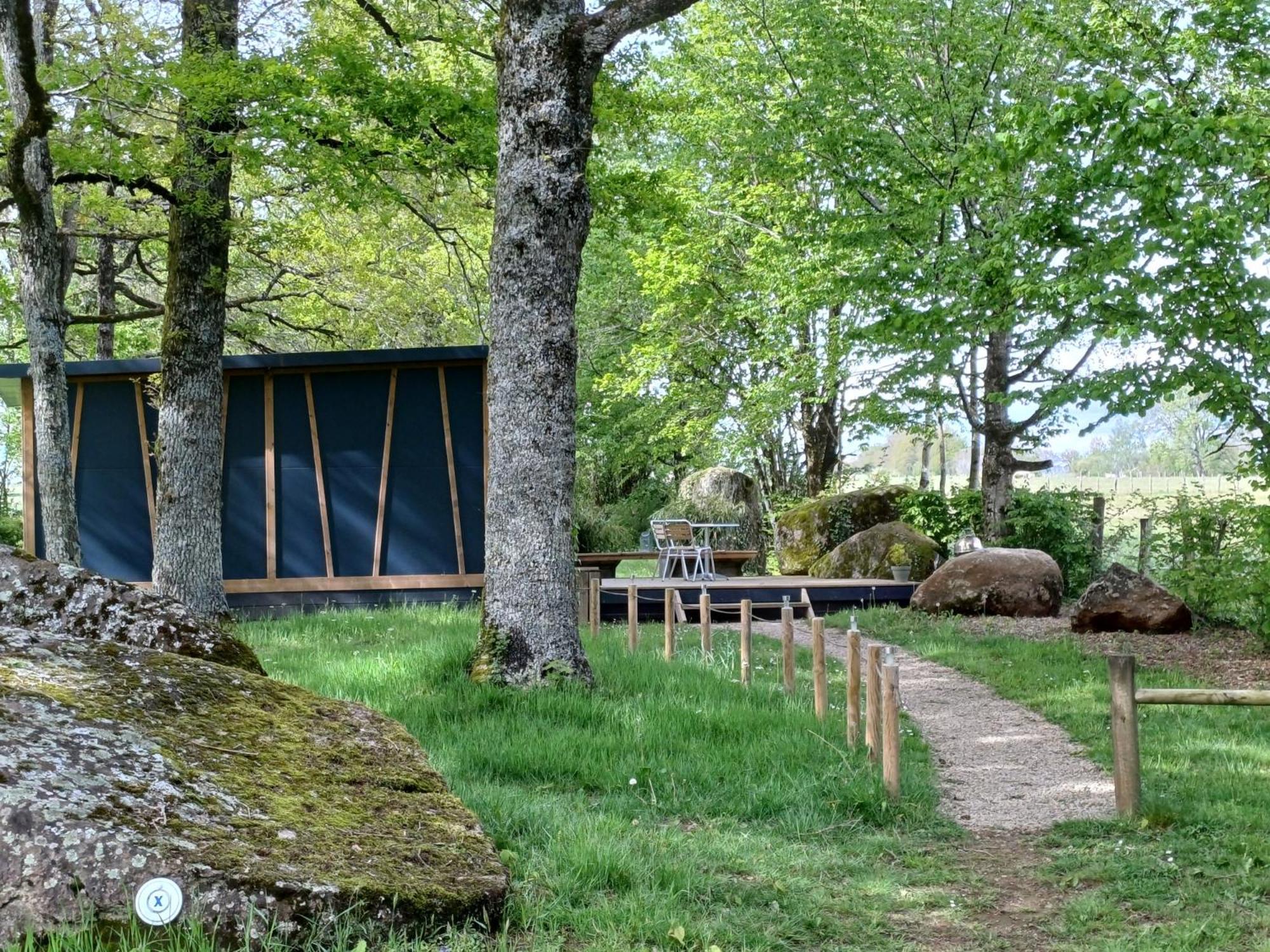Camping Etang Du Camp Senergues Esterno foto