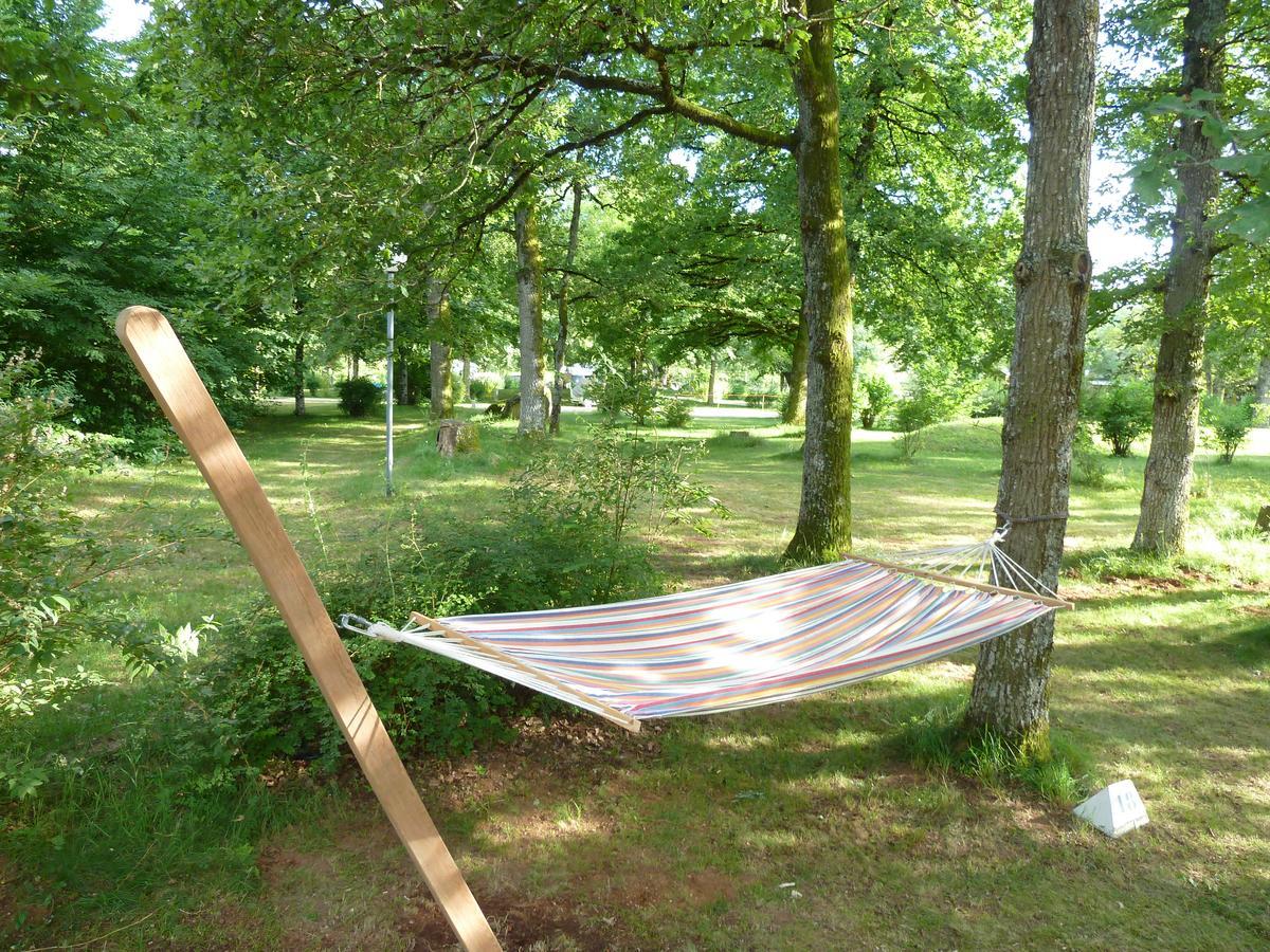 Camping Etang Du Camp Senergues Esterno foto