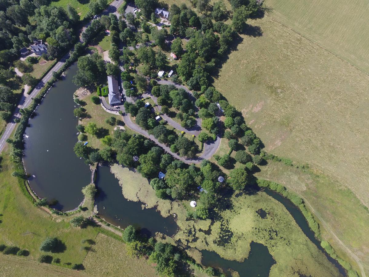 Camping Etang Du Camp Senergues Esterno foto