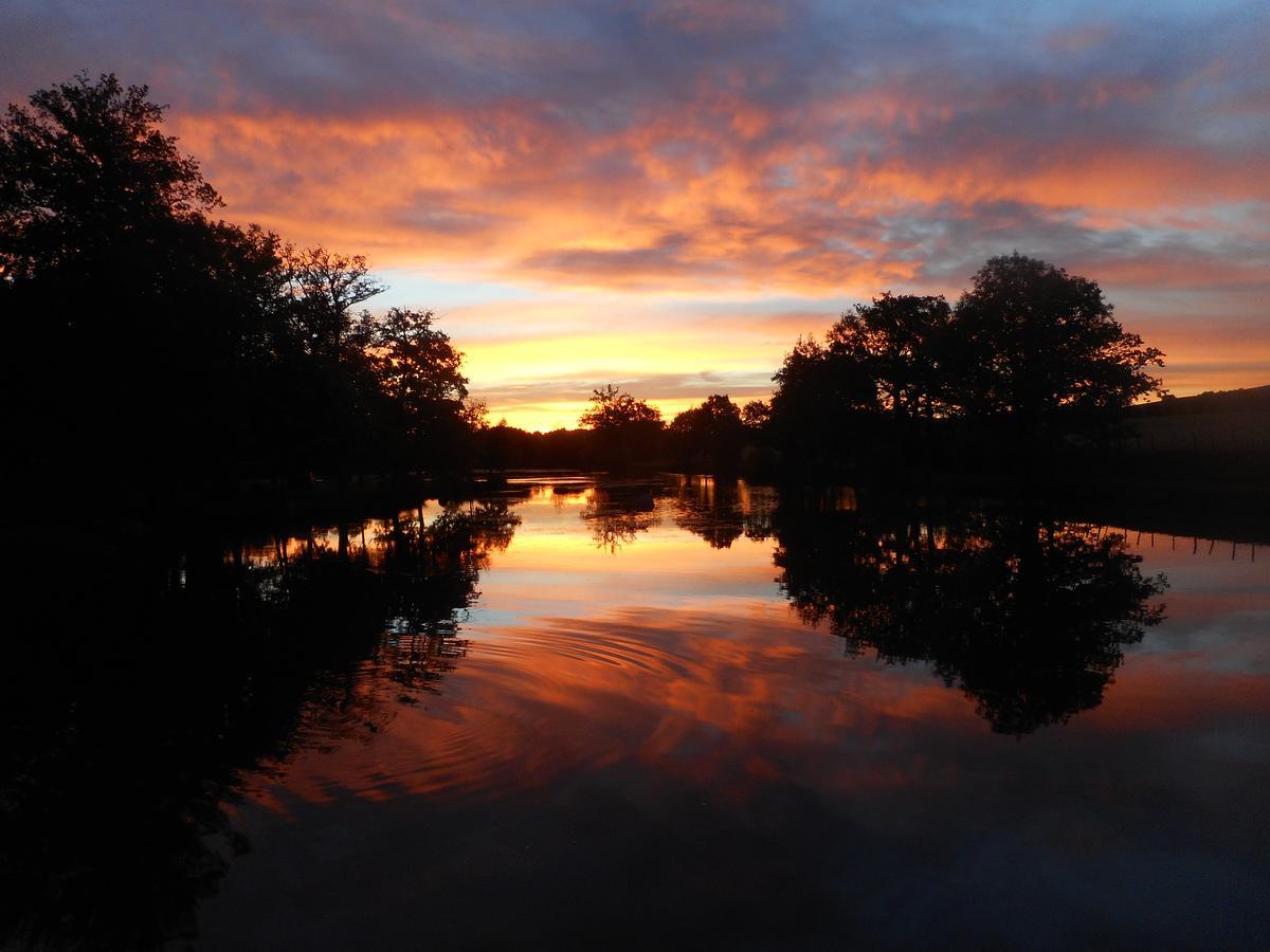 Camping Etang Du Camp Senergues Esterno foto