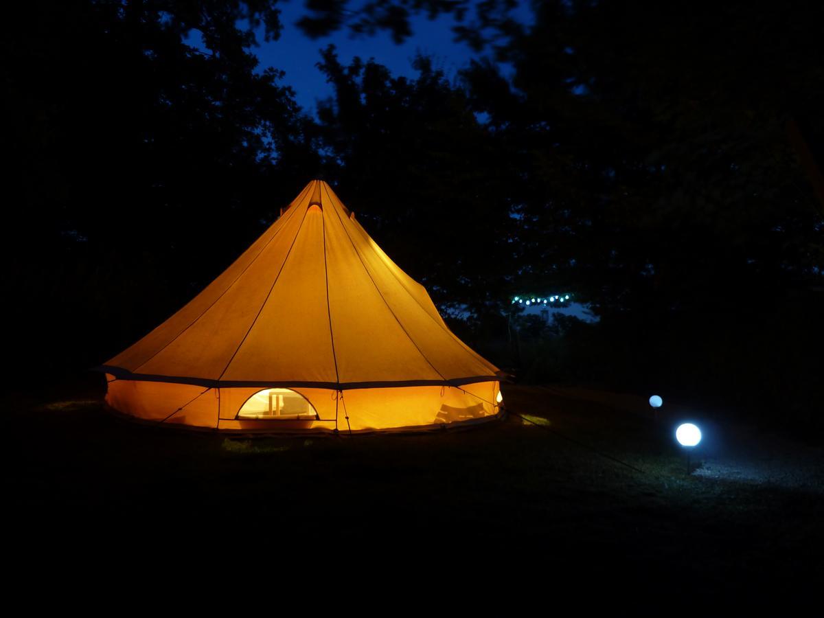 Camping Etang Du Camp Senergues Esterno foto