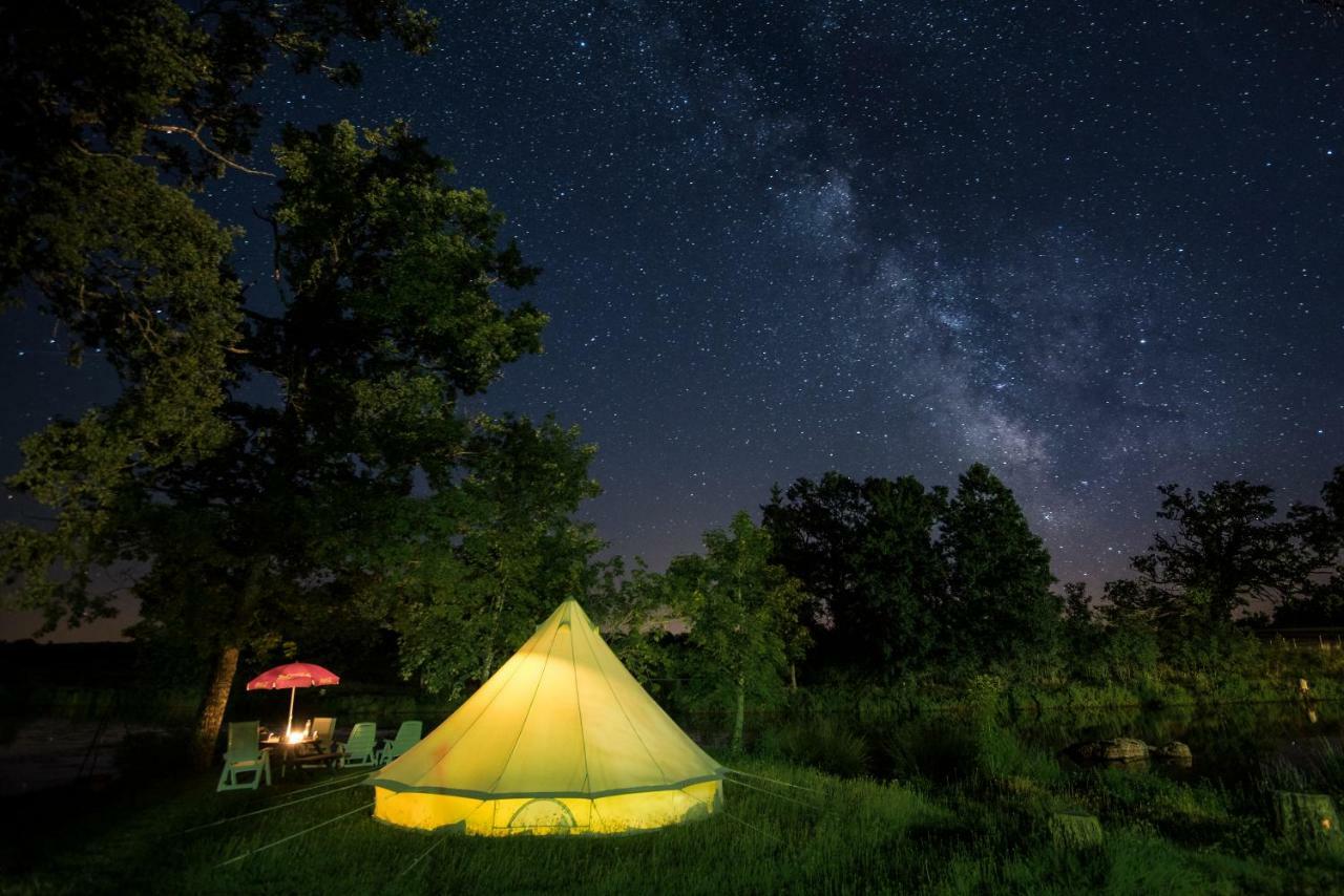 Camping Etang Du Camp Senergues Esterno foto